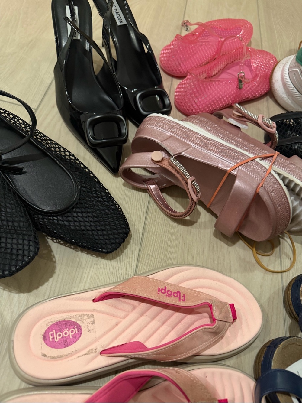 FLAWED 45 pairs Nordstrom shoe pallet! - Picture 13 of 16